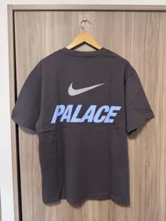 Nike x Palace Font Swoosh T Charcoalのサムネイル