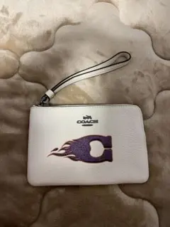 COACH コーナー ジップ リストレット