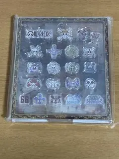 ワンピース　缶バッジディスプレイスタンド　豪華版　未開封