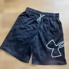 UNDER ARMOUR キッズ ハーフパンツ カモフラ柄 ブラック