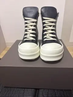 2つ目スニーカー　43