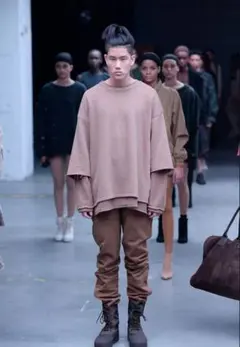 2026年最新】#YEEZYArchiveの人気アイテム - メルカリ