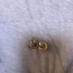 ゴールド ツイストデザイン イヤリング