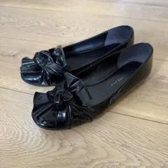 ツモリチサト　エナメル　ブラック　リボン付き　フラットシューズ