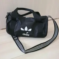 adidas 黒 ショルダーバッグ ロゴ一部無し