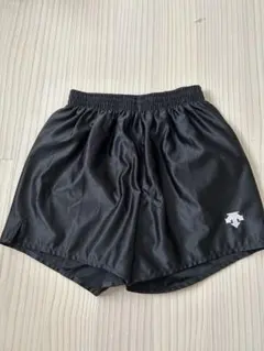 DESCENTE ブラック ショートパンツ