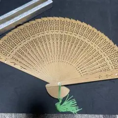 特選】 白檀扇 桐箱付き 透かし彫り 昭和 ヴィンテージ - メルカリ