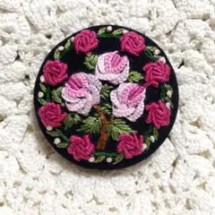 52.刺繍ブローチ　ハンドメイド