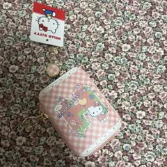 新品　サンリオ　ハローキティ　リール付マルチケース