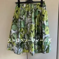 ストロベリーフィールズ　フレアスカート グリーン系花柄　S