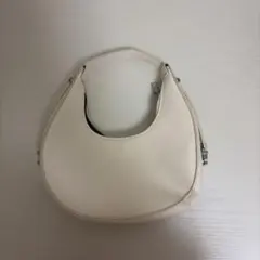 白のバッグのサムネイル