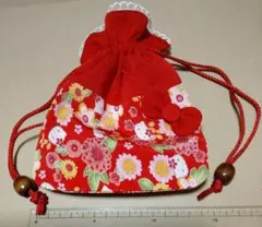 ★新品★ハローキティ和柄 巾着袋 赤地 花柄 リボン付き 和装小物 小物入れのサムネイル