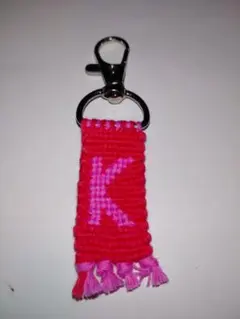 ハンドメイドミサンガイニシャルキーホルダー　K