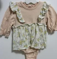 バースデイ cottoli フリル付き花柄ロンパース