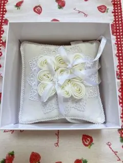 【送料込☆美品箱つき☆匿名配送☆宅急便】4℃ リングピロー