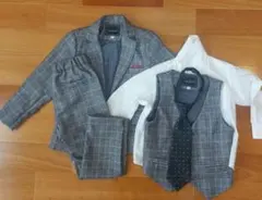 子供用スーツ　110㎝　キッズフォーマルセット ベスト・ネクタイ付