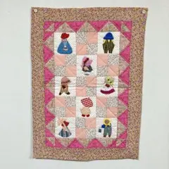 サンボンネットスーちゃん　タペストリー　パッチワークキルト　ハンドメイド