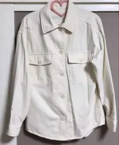 アイボリー ボタン付きシャツジャケット