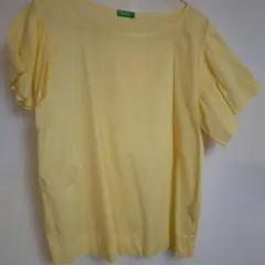 【Benetton】 【ベネトン】イエローのフリルのTシャツ　トップス❣️のサムネイル