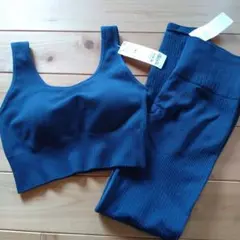 新品　シームレスハーフトップ　シームレスレギンス　セットアップ　ネイビー