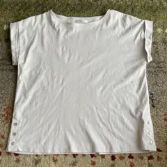 ホワイト サイドボタン 半袖Tシャツのサムネイル