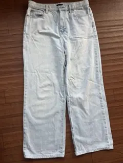 UNIQLO 26 ライトブルー ストレートデニム
