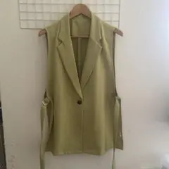 オリーブグリーン ノースリーブジレ