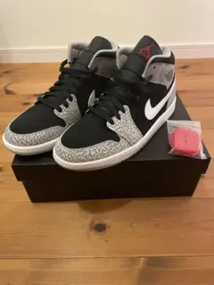 Nike Air Jordan 1 MID SEのサムネイル