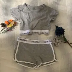 Calvin Klein グレー ショートパンツとトップスセット　Sサイズ
