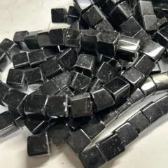 黒いプラスチック製正方形ビーズ 1袋入り