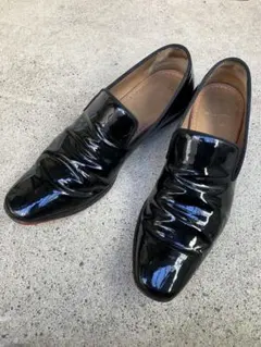 ルブタンエナメル黒靴　中古のサムネイル