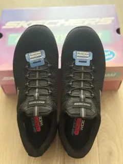 新品、未使用　スケッチャーズ　メモリーフォーム　ワイドフィットのスニーカー