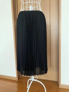 23区　オンワード樫山　ブラック プリーツスカート 膝丈スカート　シンプルのサムネイル