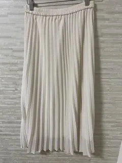 UNIQLOホワイトプリーツスカート