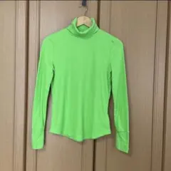 GAP 蛍光グリーン　タートルネック