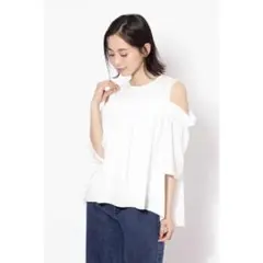 美品❤ROSE BUD 肩出しオープンショルダートップス裾後ろ長めフリルホワイトのサムネイル