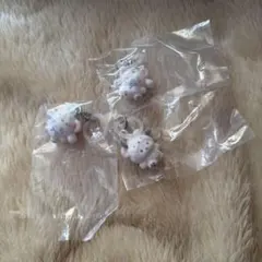 サンリオ　ふわふわスノー　めじるしアクセサリー　シナモロール　ポチャッコ