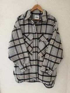 チェックシャツ