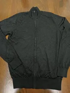 ブラック ジップアップ ニット