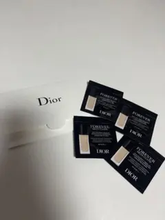 Dior Forever Skin Glow ファンデーションサンプル 4パック