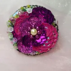 薔薇　紫　ビーズ刺繍ブローチ　ハンドメイド