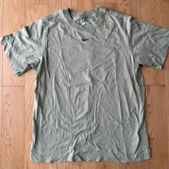 NIKE Tシャツ　グリーン　カーキ
