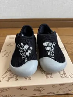 adidas ベビーサンダル 黒/グレー