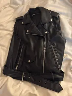 【入手困難 ZARA フェイクレザー ライダースベスト】のサムネイル