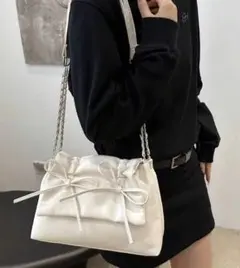 【SHEEN】未使用 リボン付き チェーンショルダーバッグ ホワイトのサムネイル
