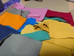 ニット生地と、リブハギレ