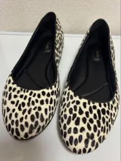 美品　Clarks Grace Piperクラークス アニマル　フラットシューズのサムネイル