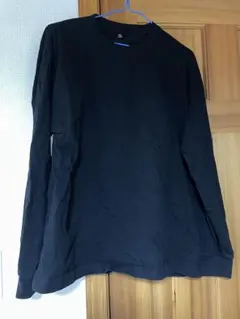 GU　黒　長袖　Tシャツ　カットソー　クルーネックのサムネイル