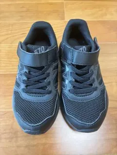 New Balance ブラック スニーカー