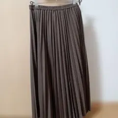 UNIQLO　茶色　　ベージュ　アコーディオンプリーツロングスカート Mのサムネイル